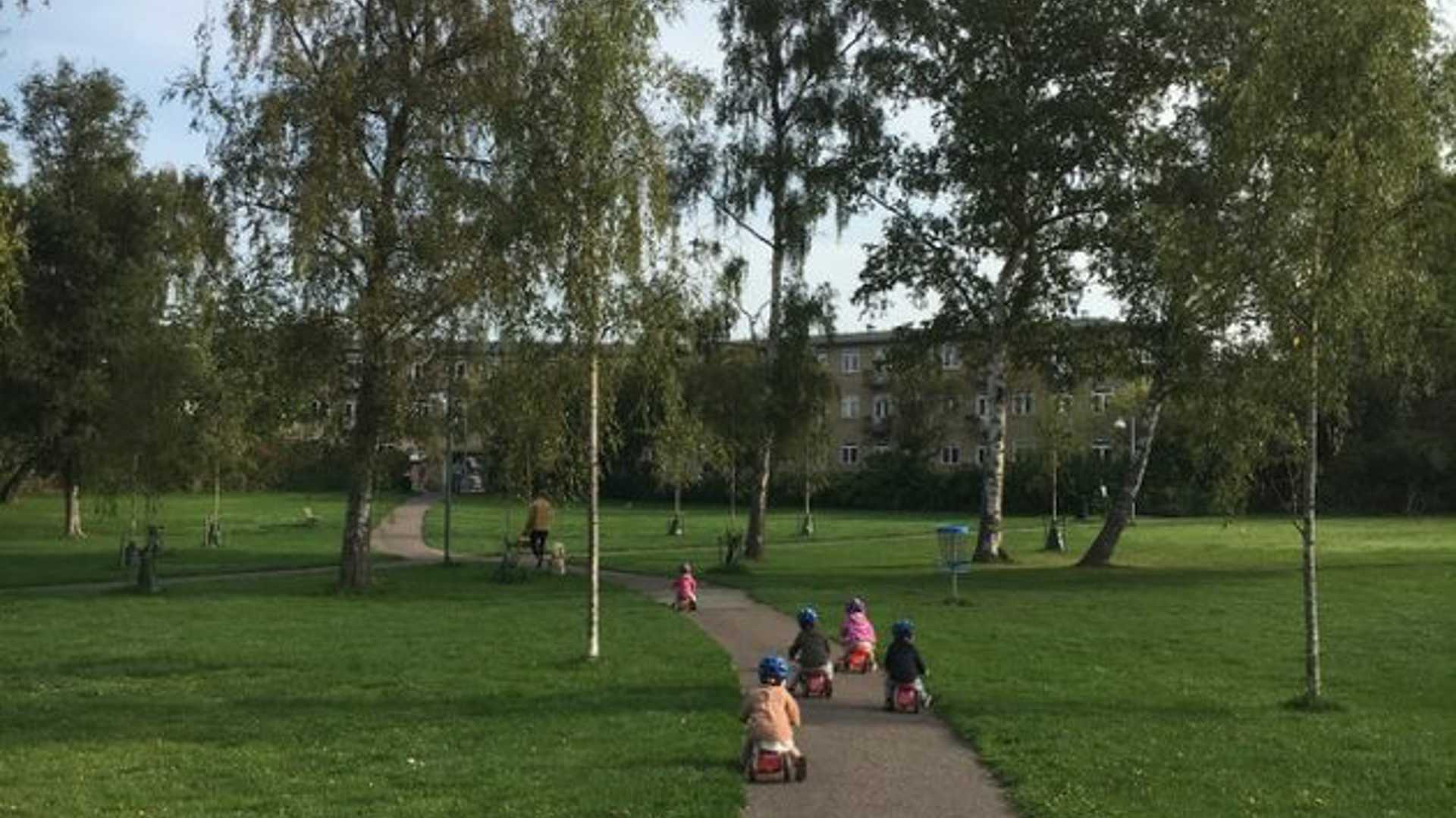 På motorcykler i Virumparken