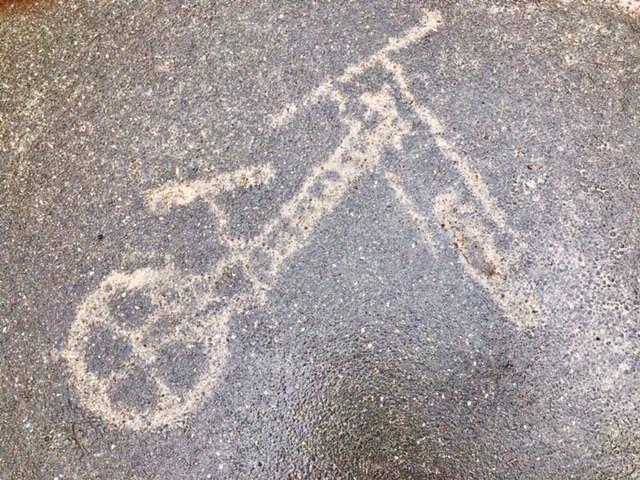 Cykel på asfalt